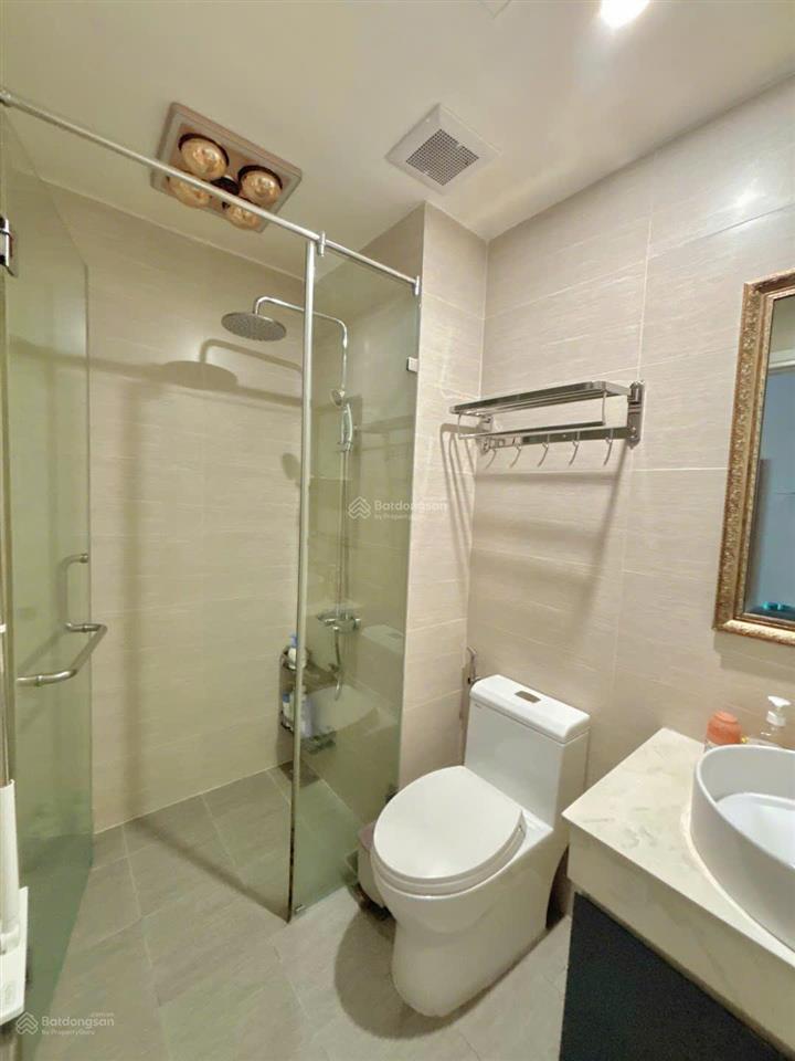 Ban công đn mát mẻ. căn 2pn view đẹp, 65m² thông thủy. nội thất và cửa giữ gìn. cần bán