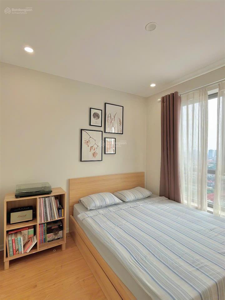 Ban công đn mát mẻ. căn 2pn view đẹp, 65m² thông thủy. nội thất và cửa giữ gìn. cần bán