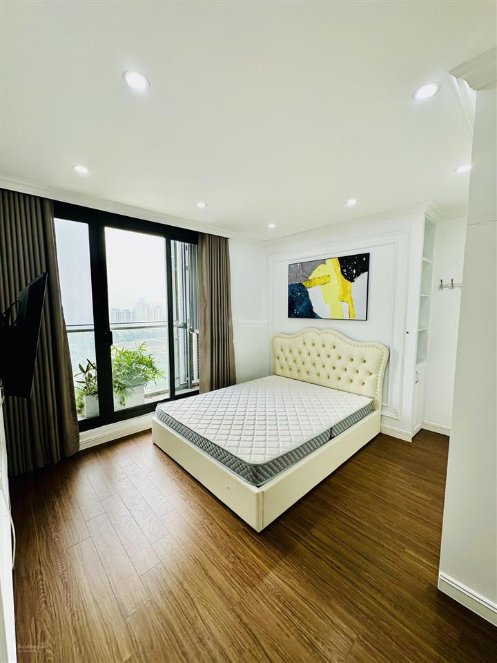 Nhà em cần bán căn 172m2 full nt . 3n+1 và 3vs . giá có thương lượng được . xem mọi lúc .0325 122 ***