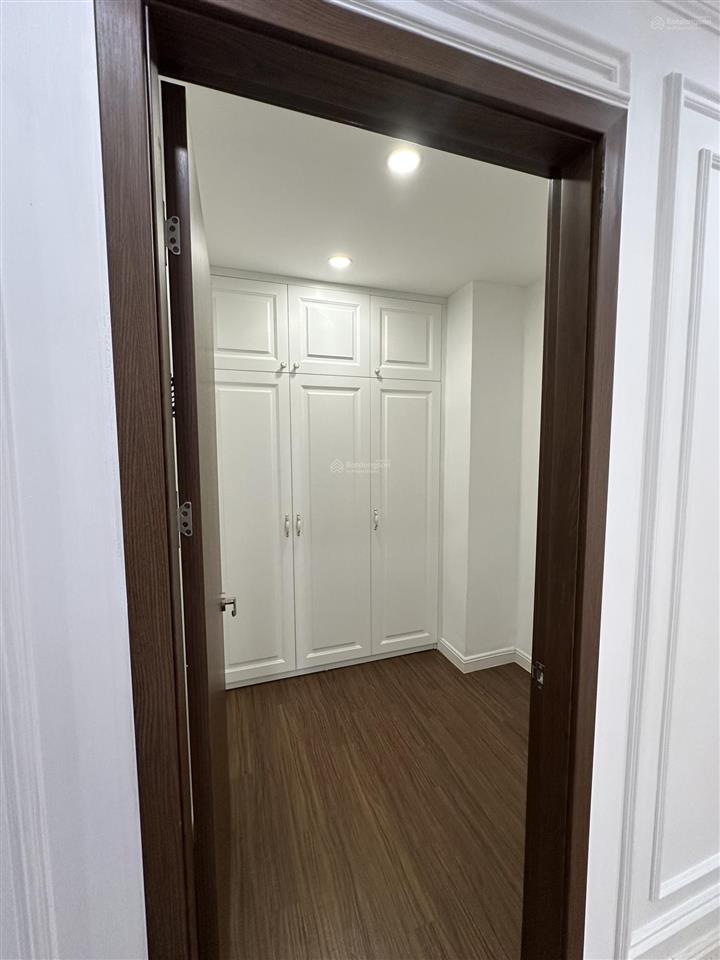 Nhà em cần bán căn 172m2 full nt . 3n+1 và 3vs . giá có thương lượng được . xem mọi lúc .0325 122 ***