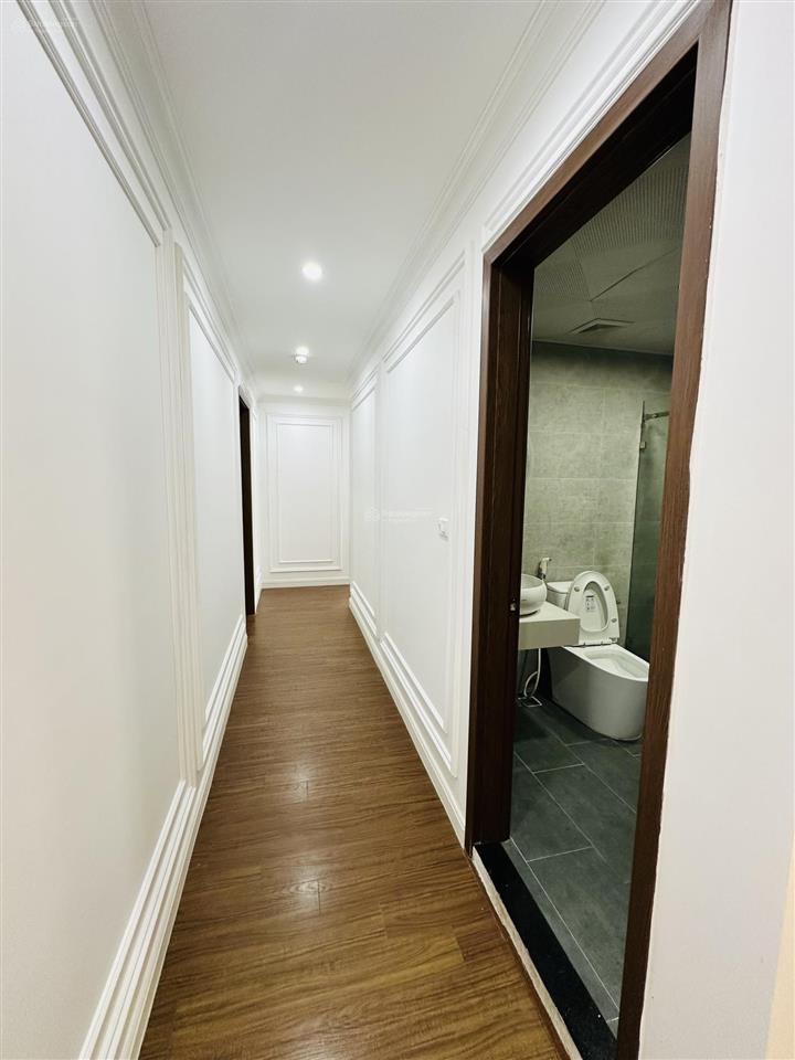 Nhà em cần bán căn 172m2 full nt . 3n+1 và 3vs . giá có thương lượng được . xem mọi lúc .0325 122 ***
