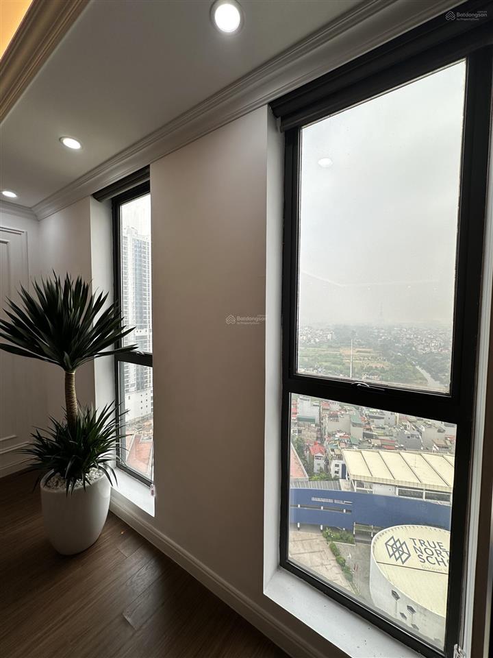 Nhà em cần bán căn 172m2 full nt . 3n+1 và 3vs . giá có thương lượng được . xem mọi lúc .0325 122 ***