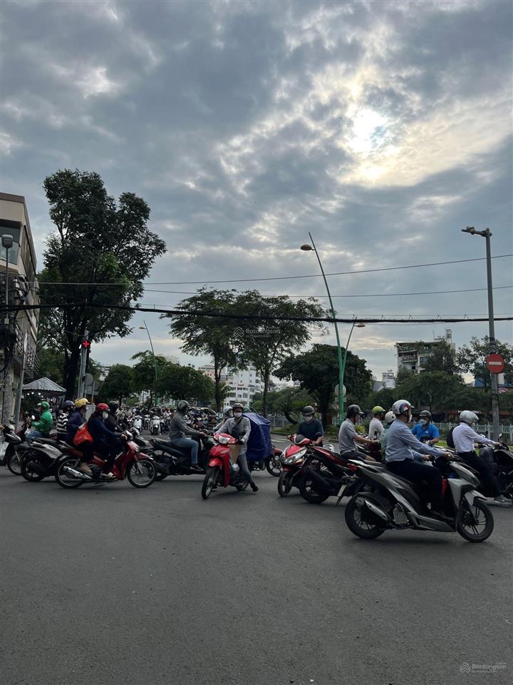Giá rẻ bất ngờ! nhà sát lê văn sỹ, 5*13, hxh thẳng 1 trục, nhà trung tâm đi đâu cũng gần