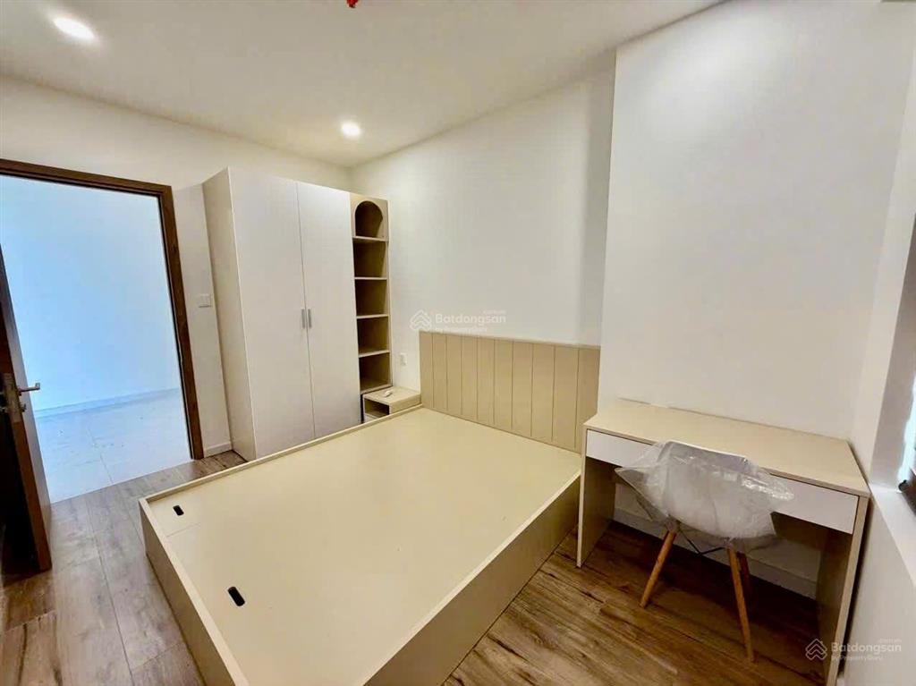 Cho thuê gấp the maison  2pn  6tr tl (giường+tủ + 3 rèm, bếp, hút mùi) gọi 0902 009 ***