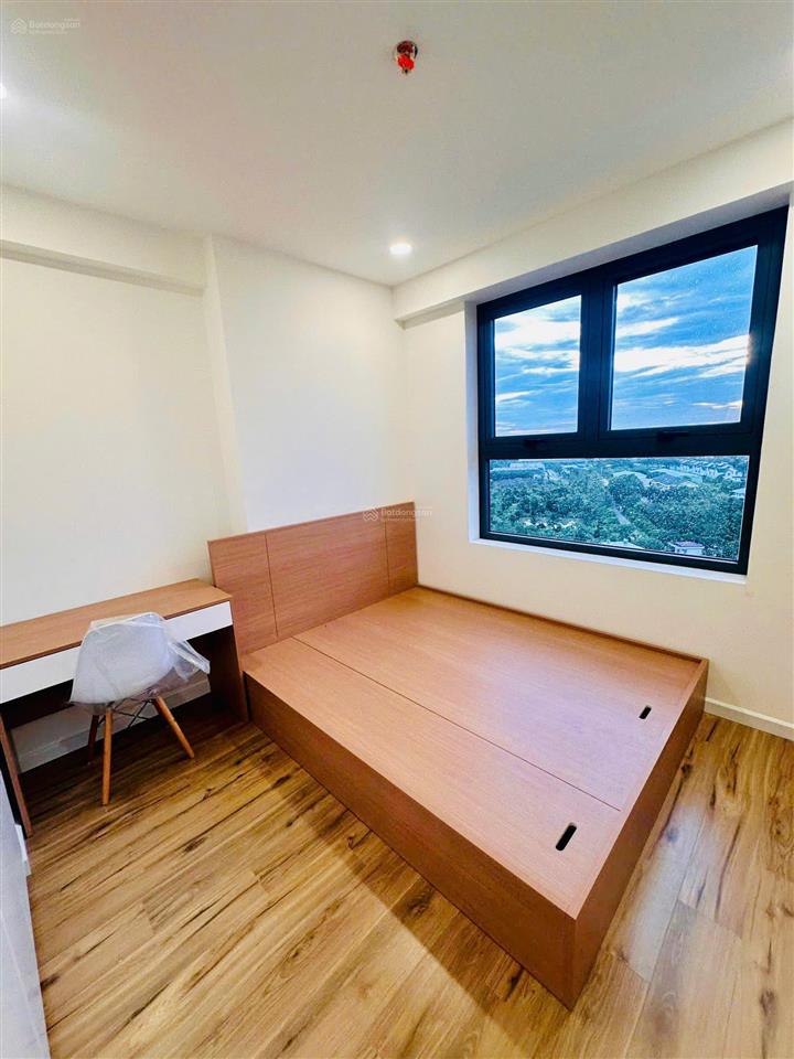 Cho thuê gấp the maison  2pn  6tr tl (giường+tủ + 3 rèm, bếp, hút mùi) gọi 0902 009 ***