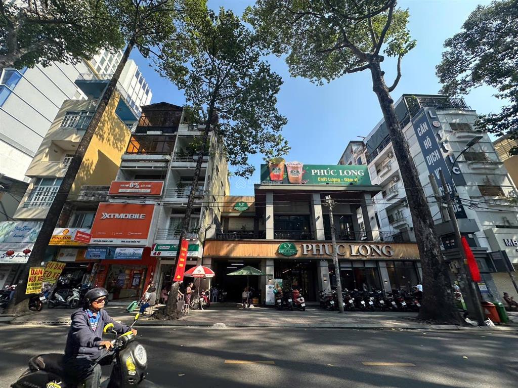 Bán nhà đang cho phúc long thuê  ngang 17m  mặt tiền trần quang khải  xây dựng cao tầng