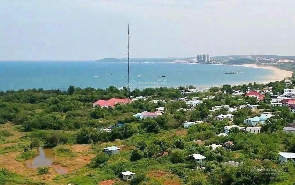 Bán nhanh quỹ đất 2mt đường 6m  ngay nguyễn cơ thạch  đối diện công viên ven biển  ngang 70m