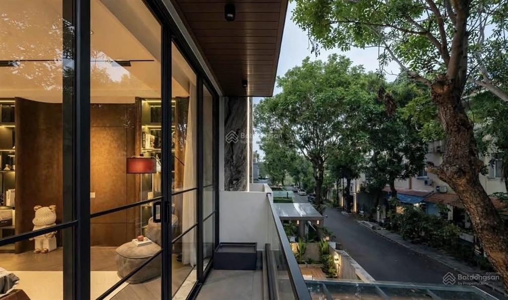 Bán biệt thự mỹ giang  phú mỹ hưng  nhà hiện đại mới hoàn thiện 100%  full nội thất  chỉ 82 tỷ