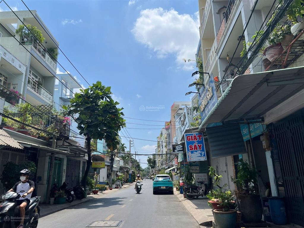 Chính chủ xây ởcách ngã 5 quang trung 2km. đường 12m thẳng tắp. dt 4x16m t3l. giảm 500tr còn 9ti8