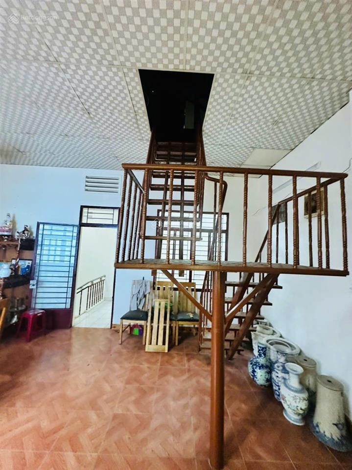 Bán nhà 1 đời chủ xưa giờ,nguyễn văn lượng gv. 7.1x15m 3 tầng. 6 pn.cách mặt tiền 15m. giá 10ti2 tl