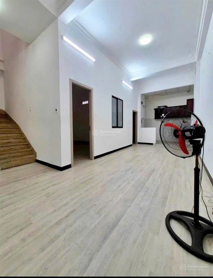 Bán nhà 1 đời chủ xưa giờ,nguyễn văn lượng gv. 7.1x15m 3 tầng. 6 pn.cách mặt tiền 15m. giá 10ti2 tl
