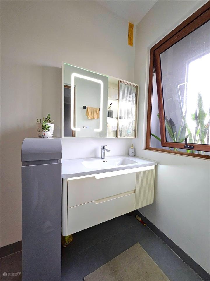 Nhà mới xây cách đường nguyễn hữu trí 100m, 90m2, 3 tầng giá 3 tỷ 333tr.   0901 425 *** oanh