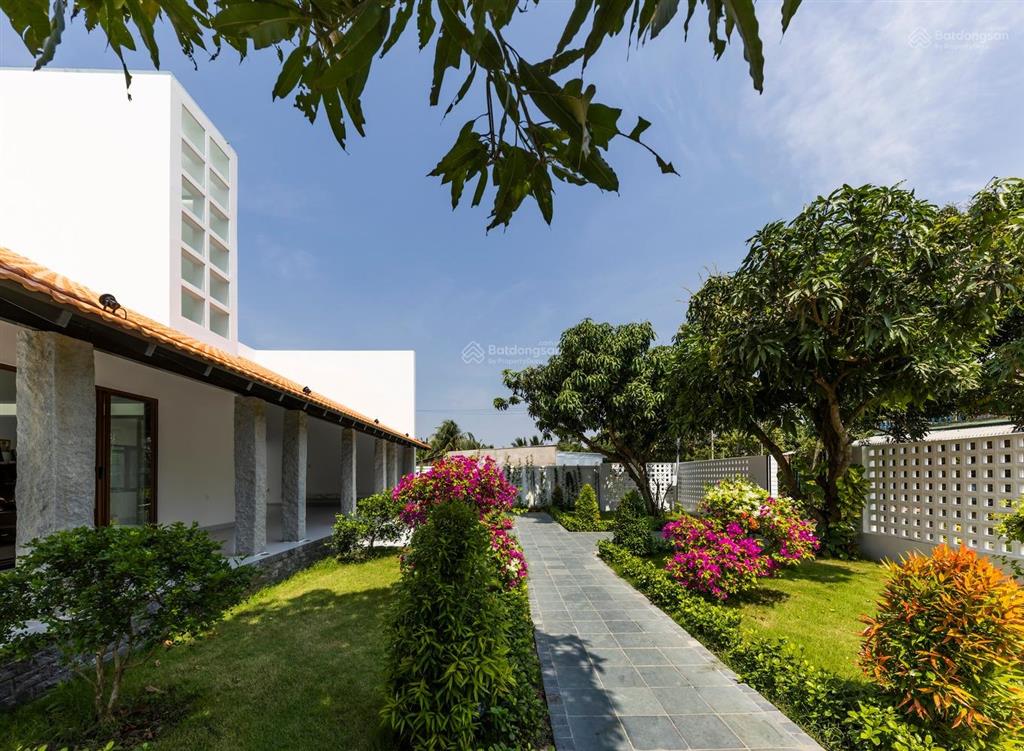 Bán nhà 252m2 mới xây. mẫu hiện đại giá 7 tỷ 560tr. đường nguyễn hữu trí   0901 425 *** oanh