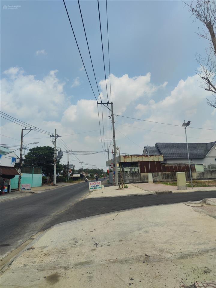 Bán đất thổ cư 100m2 giá 4 tỷ ngay chợ bình chánh. đường nhựa 30m2.shr .  0901 425 *** oanh