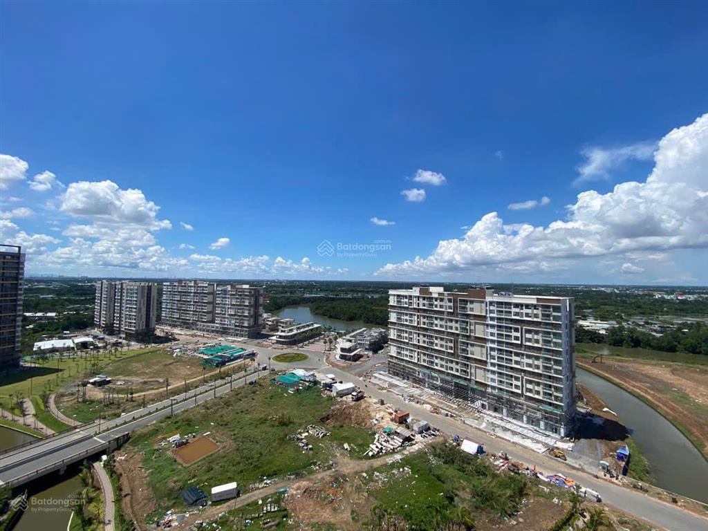 Cho thuê căn 3pn 2wc ban công đông nam, view kênh đào, nhà trống