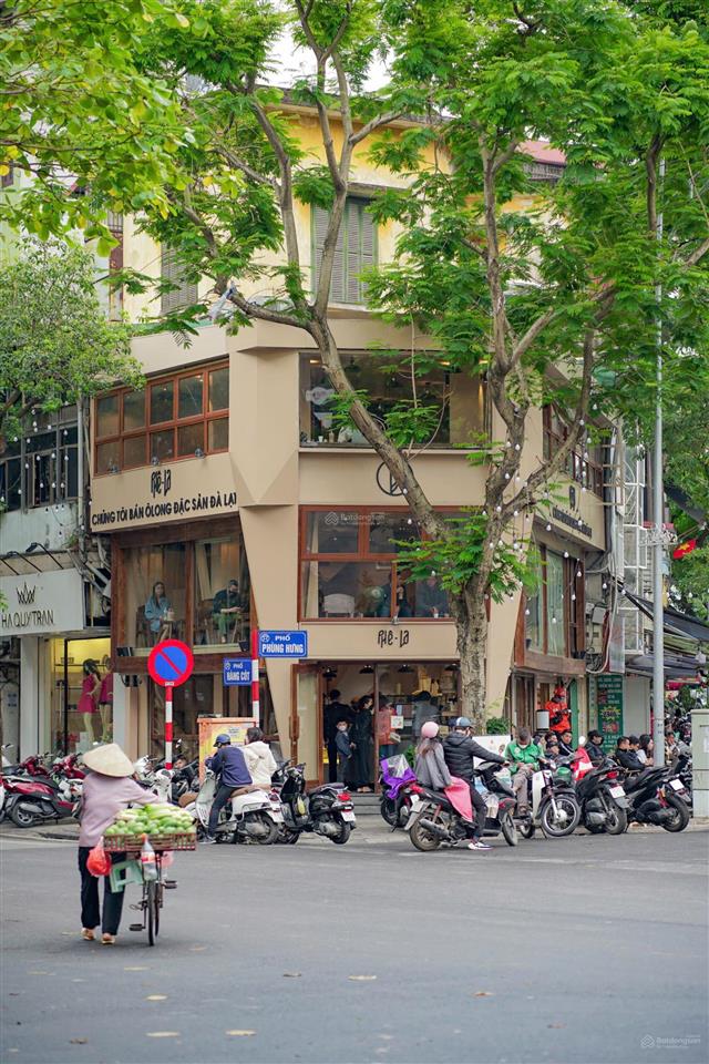 Ch0 thuê lô góc mặt phố thành tháidiện tích 80m2x 3tầnglô góc mặt tiền 16mbao quanh toà chung cư