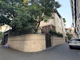 Biệt thự hiện đại mới 100% toạ lạc ngay lê văn sỹ quận 3 ngang 12m  0937 332 *** thạch