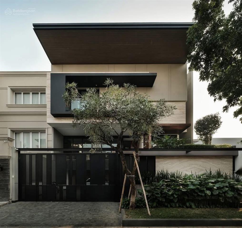 Biệt thự cao cấp toạ lạc 2mt lê văn sỹ quận 3 ngang 12m 6 tầng thang máy giá chỉ 130 tỷ