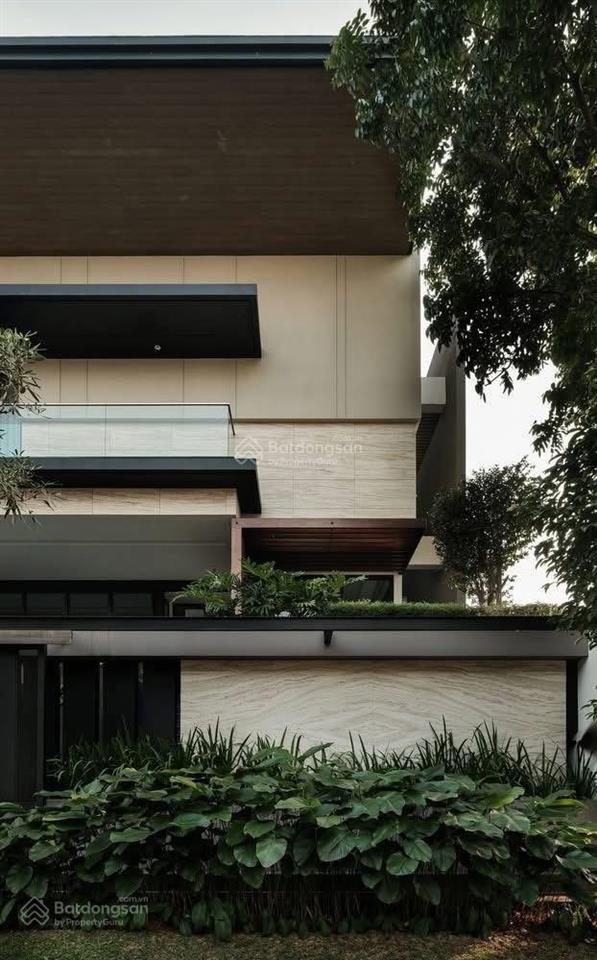 Biệt thự cao cấp toạ lạc 2mt lê văn sỹ quận 3 ngang 12m 6 tầng thang máy giá chỉ 130 tỷ