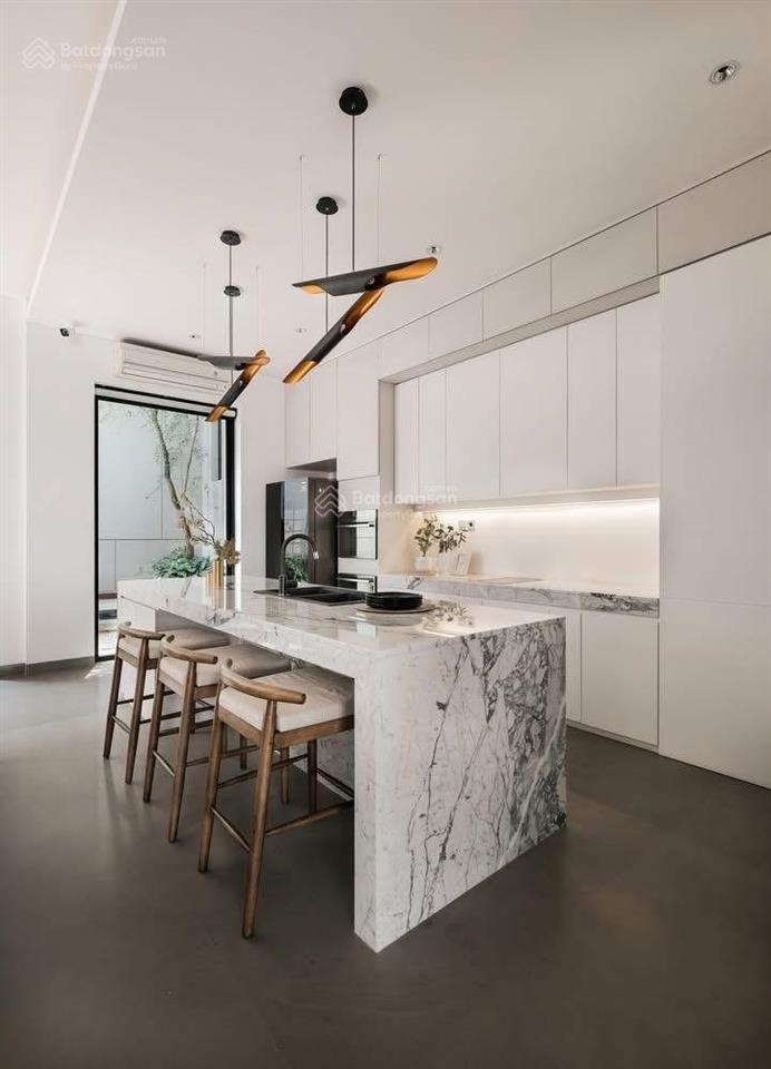 Biệt thự cao cấp toạ lạc 2mt lê văn sỹ quận 3 ngang 12m 6 tầng thang máy giá chỉ 130 tỷ