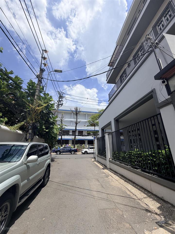 Góc 2mt đường thái ly ngay nguyễn văn hưởng thảo điền 10x17m 4 tầng giá 68 tỷ