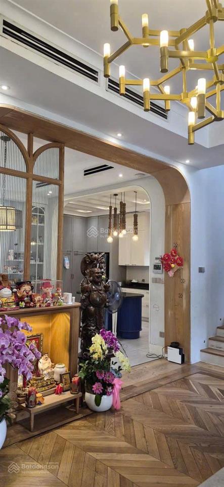 Biệt thự sổ hồng vic39  vinhomes golden river 10x22,5m hầm + 4 tầng giá 229 tỷ