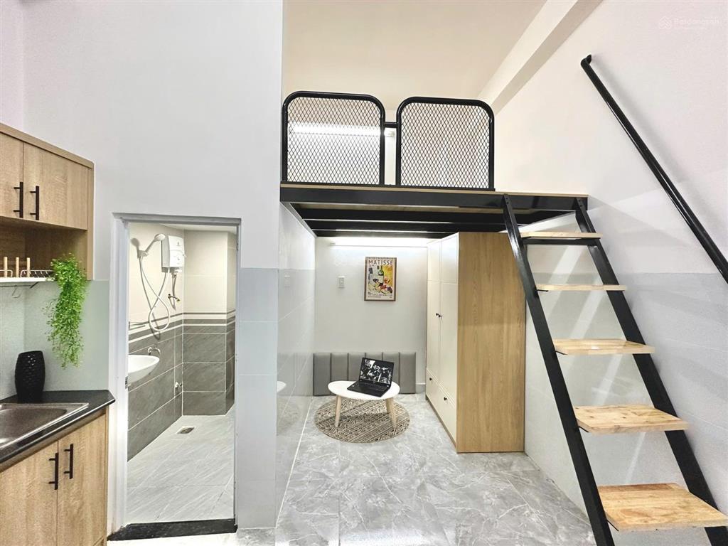 Phòng mới xây ngay bến xe miền đông  có gác cửa sổ trời