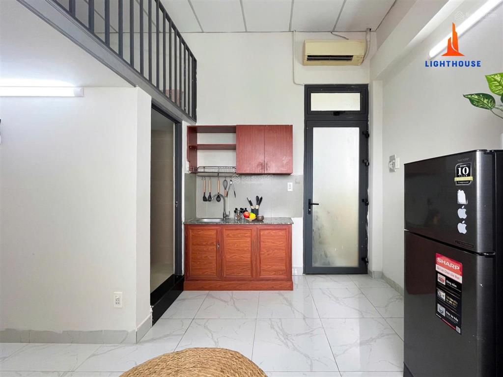 Phòng siêu rộng cửa sổ trời  2 không gian ngủ ngay hàng xanh