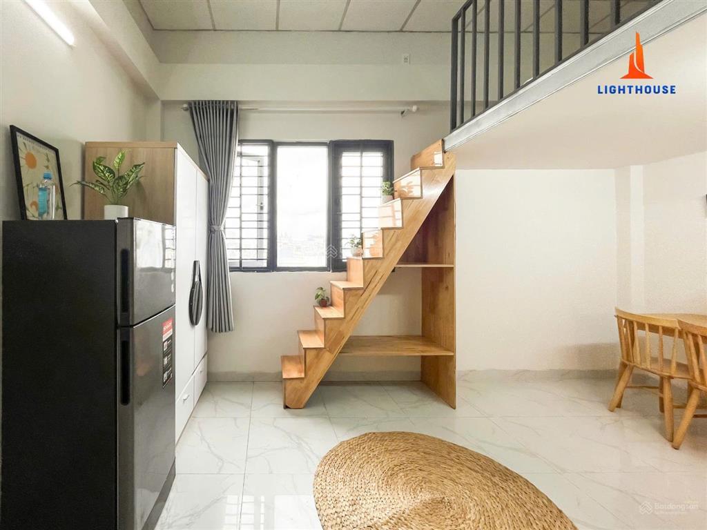 Phòng siêu rộng cửa sổ trời  2 không gian ngủ ngay hàng xanh