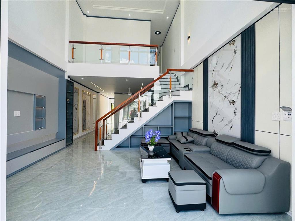 Nhà sổ hồng riêng tại khu đô thị richhome 2 100m2 giá 2,4 tỷ