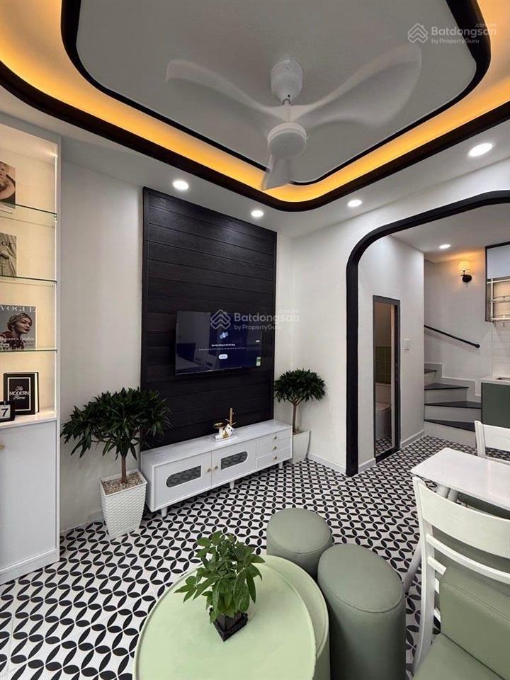 Nhà đẹp đón tếtbình thạnh cạnh quận 1 chỉ 3,98 tỷ
trệt, lầu đúc btct kiên cố. gồm 2pn, 2wc, pk, b