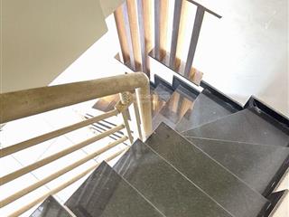 Nhà nhỏ giá rẻ ngay ngac tư hàng xanh cạnh 5 trường đại học 3,65 tỷ