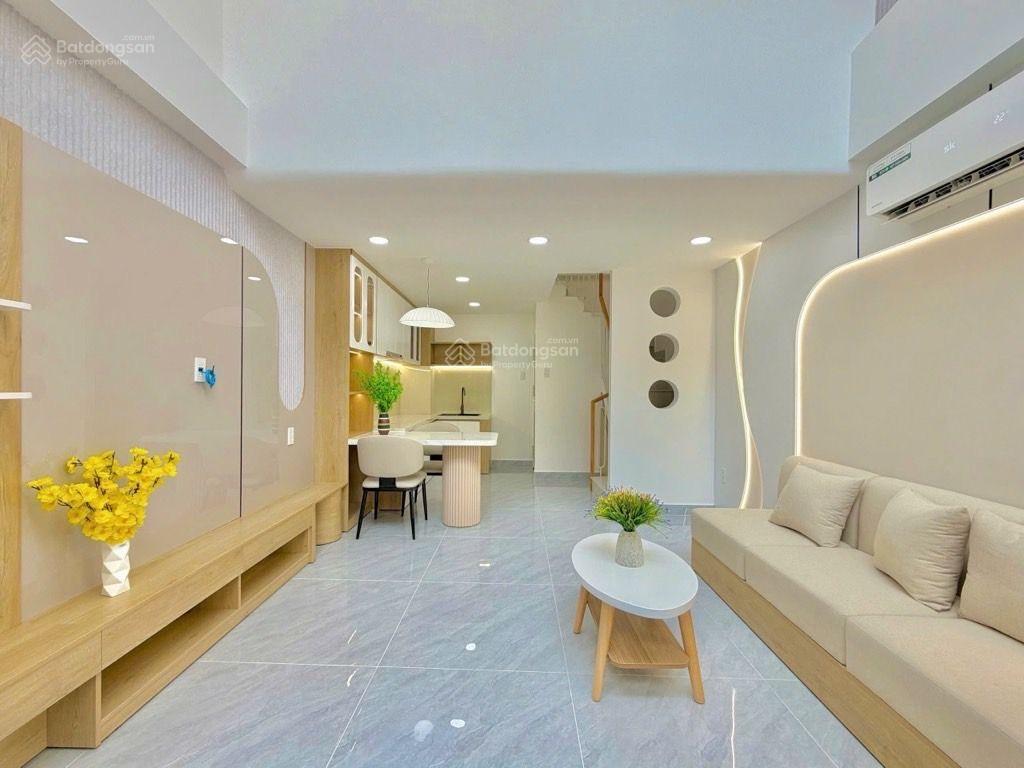 Nhà mới xây 4 tầngngay cầu bôngbình thạnh cạnh quận 1,quận 3. sát đường trường sachợ bà chiểu