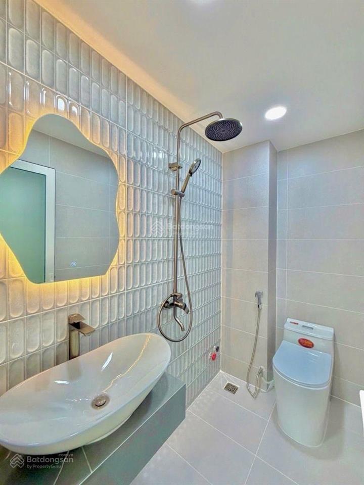 Nhà mới xây 4 tầngngay cầu bôngbình thạnh cạnh quận 1,quận 3. sát đường trường sachợ bà chiểu