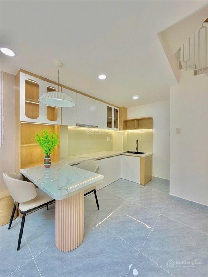 Nhà mới xây 4 tầngngay cầu bôngbình thạnh cạnh quận 1,quận 3. sát đường trường sachợ bà chiểu