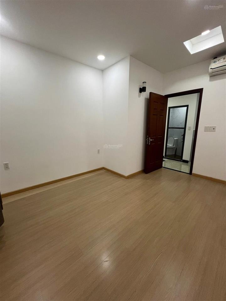 Chính chủ bán nhà nhỏ giá rẻ  ngay ngã tư hàng xanh cạnh 5 trường đại học 3,5