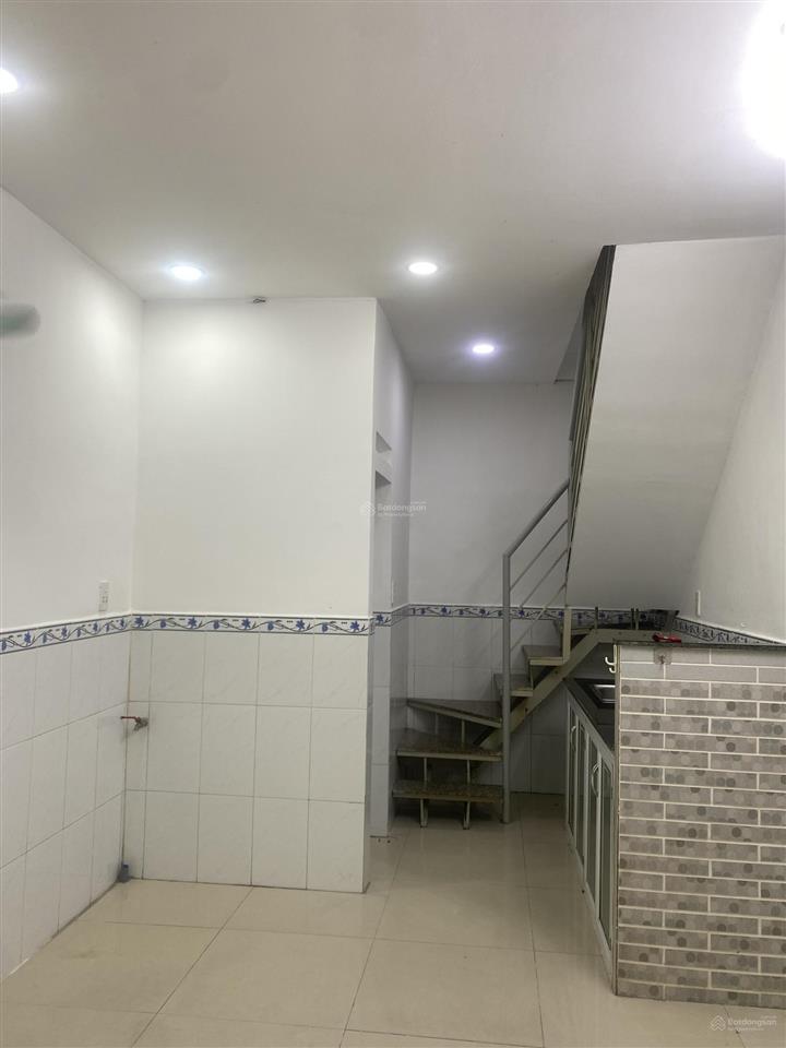 Nhà hiếm bình thạnh chỉ 2,45tỷ ngay trung tâm cạnh chợ bà chiểu 1 trệt 1 lầu đúc