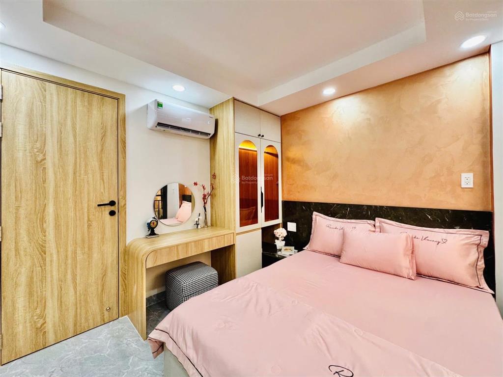 5 tỷ hơn nhà mới 4 tầng ngay hàng xanh cạnh công viên tầm vu 5 trường đh lớn
hẻm thô