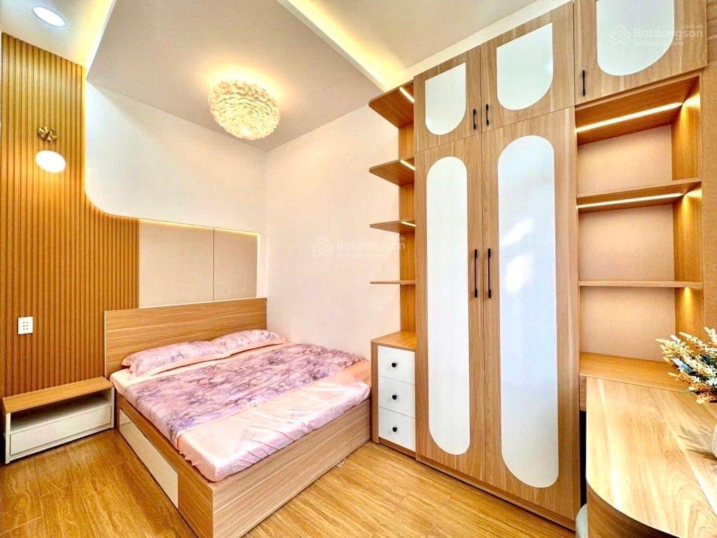 Nhà đẹp 2 tầng 2 mặt thoáng ngay ngã tư hàng xanh hơn 5 tỷ dt 33m (4,11x8m), nở hậu tài