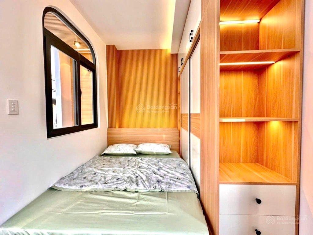 Nhà đẹp 2 tầng 2 mặt thoáng ngay ngã tư hàng xanh hơn 5 tỷ dt 33m (4,11x8m), nở hậu tài