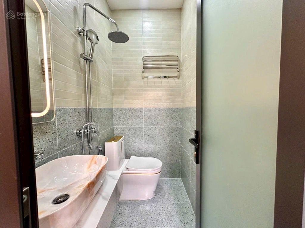 Nhà đẹp 2 tầng 2 mặt thoáng ngay ngã tư hàng xanh hơn 5 tỷ dt 33m (4,11x8m), nở hậu tài