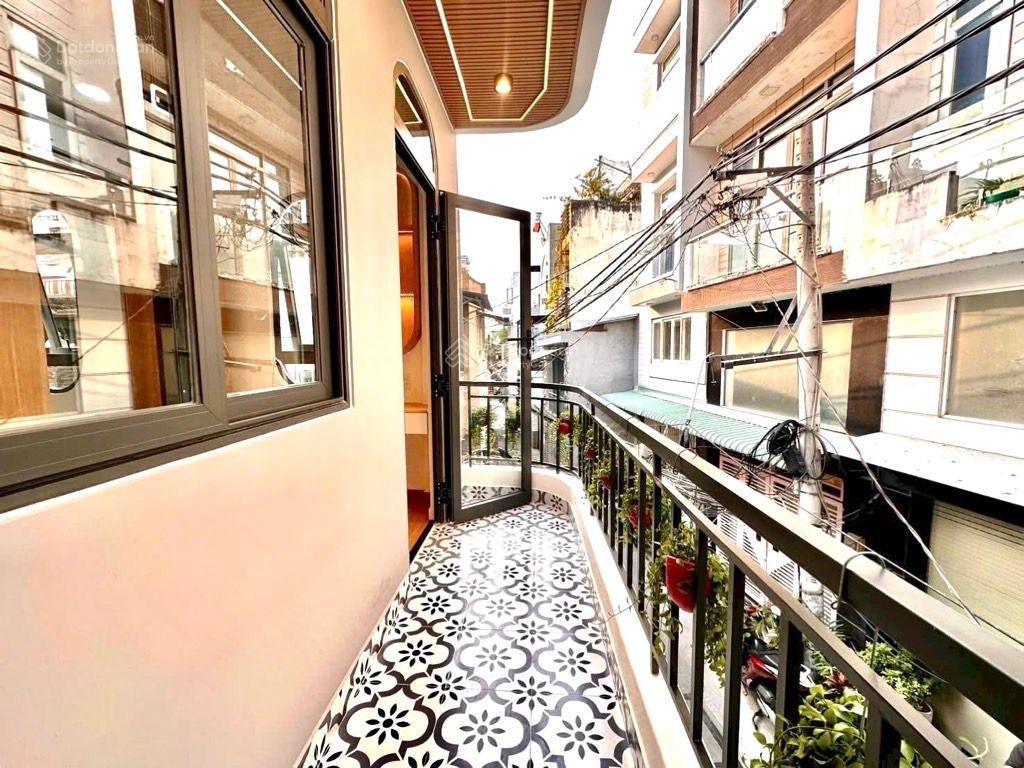 Nhà đẹp 2 tầng 2 mặt thoáng ngay ngã tư hàng xanh hơn 5 tỷ dt 33m (4,11x8m), nở hậu tài