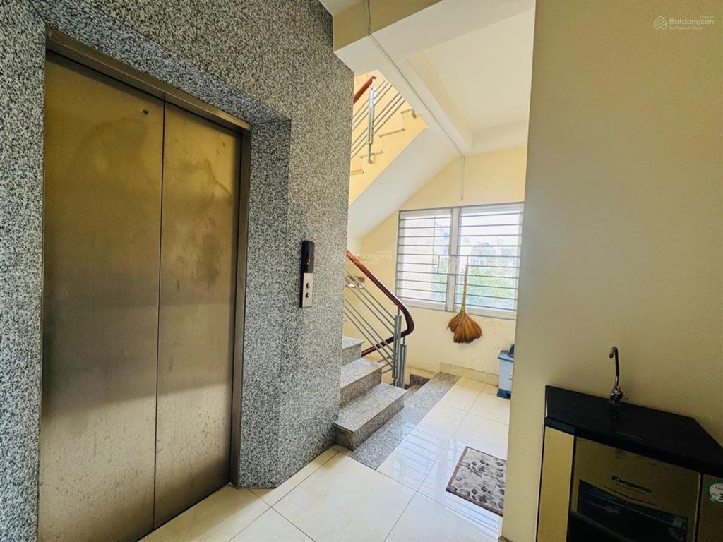 Tòa nhà thang máy 6 tầng có hầm đối diện công viên mt trương văn bang, bình trưng chỉ 40 tỷ