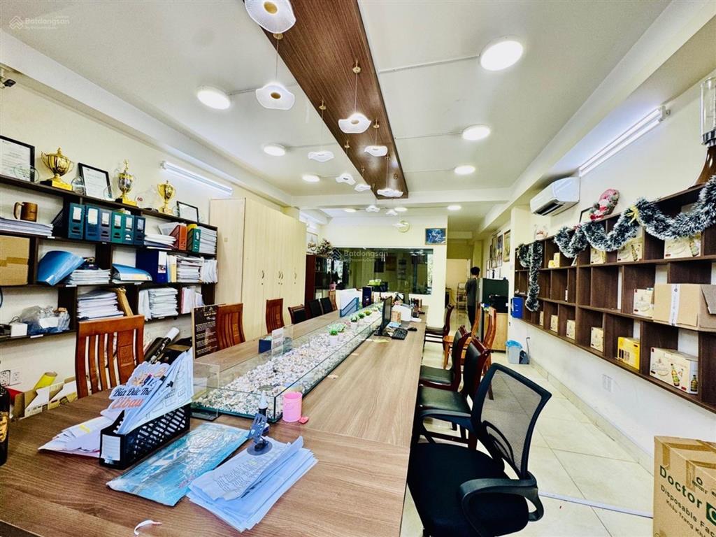 Tòa nhà thang máy 6 tầng có hầm đối diện công viên mt trương văn bang, bình trưng chỉ 40 tỷ