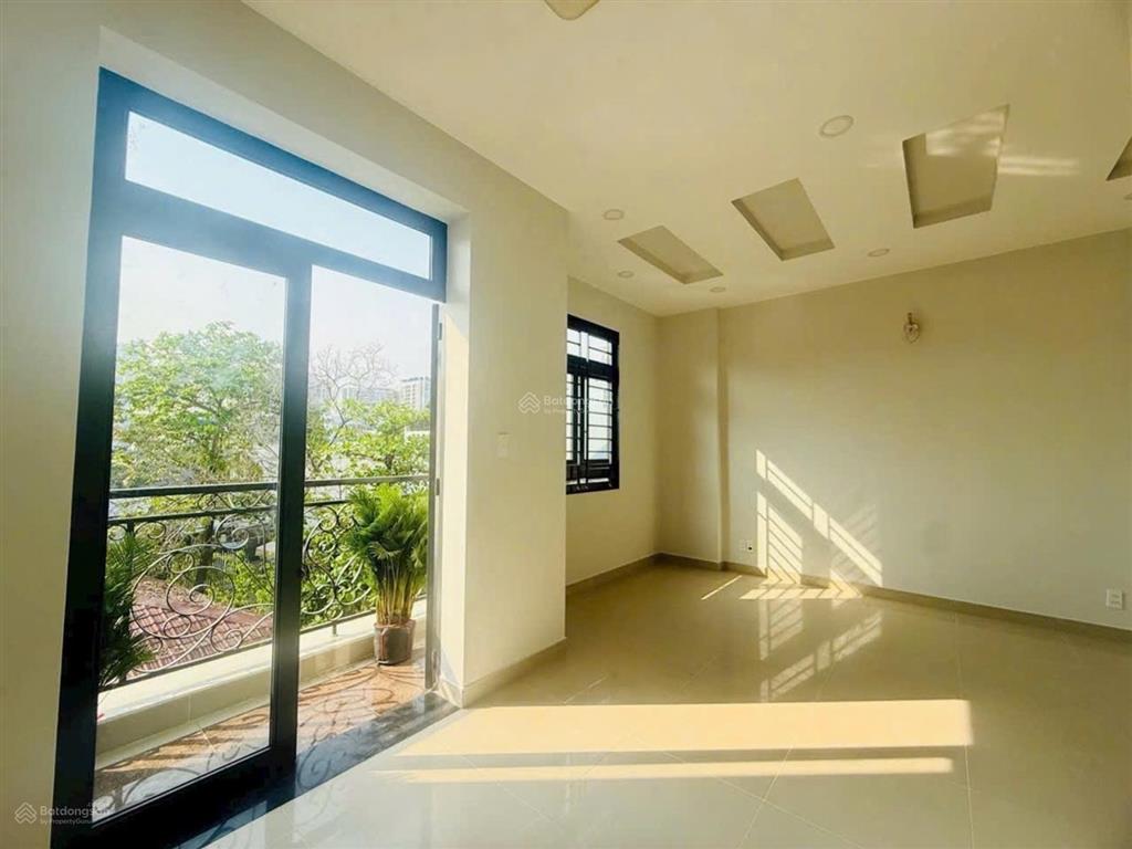 Hơn 7 tỷ nhà đẹp gara ô tô nguyễn duy trinh, quận 2 cũ diện tích 5,7m x 10m kết cấ