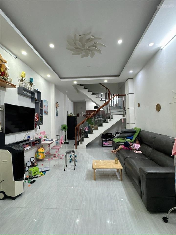 Chủ định cư 4,4 tỷ tặng full nội thất hẻm xe hơi võ văn hát, phú hữu 50,2m (4 x 12,5m) 2 tầng