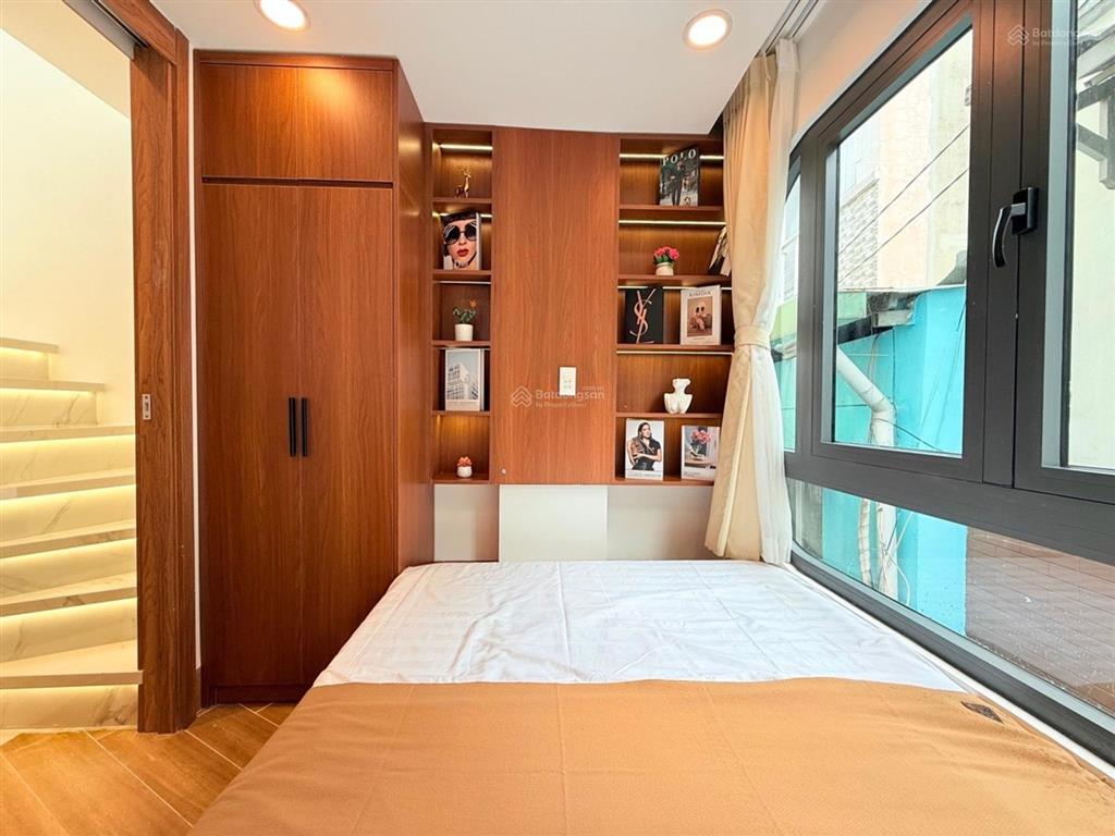 Hơn 2 tỷ sở hữu nhà 3 tầng sát quận 1, cạnh cầu bông! bên hông chợ bà chiểu nhà mới đẹp