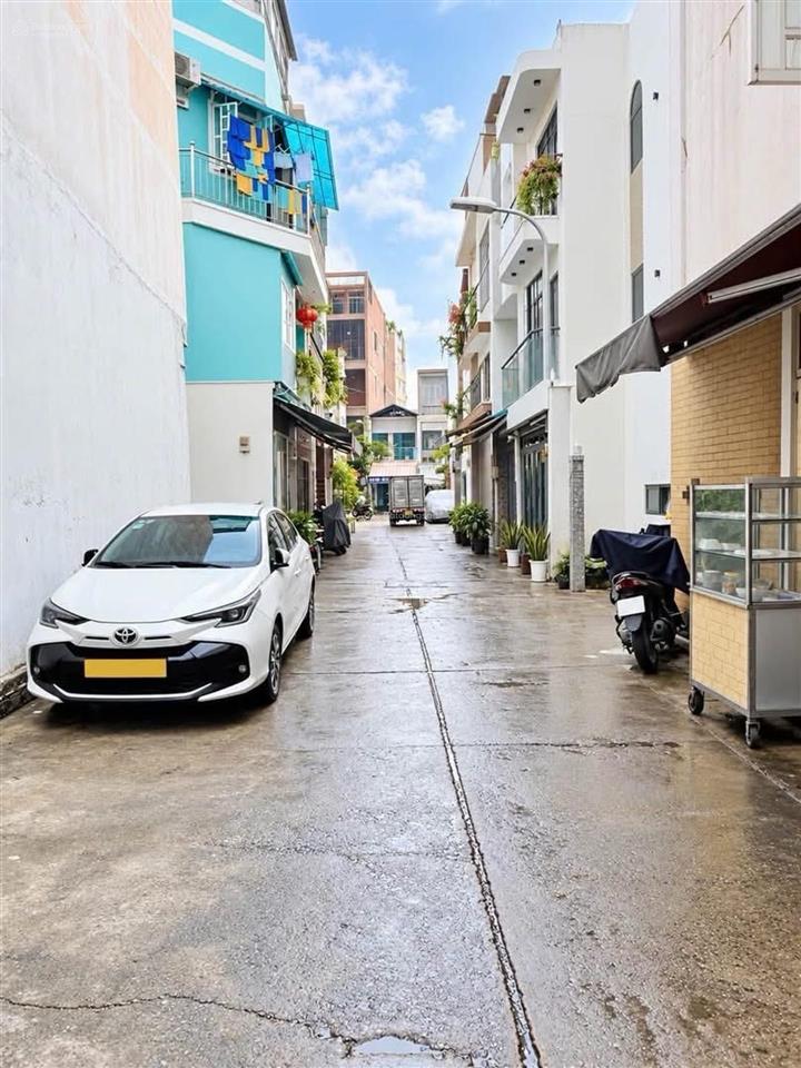 Hơn 2 tỷ sở hữu nhà 3 tầng sát quận 1, cạnh cầu bông! bên hông chợ bà chiểu nhà mới đẹp