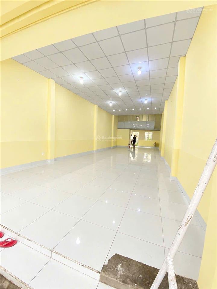 Cho thuê nhà mặt tiền kinh doanh ngang 8m dài 15m  giá 17 triệu/th