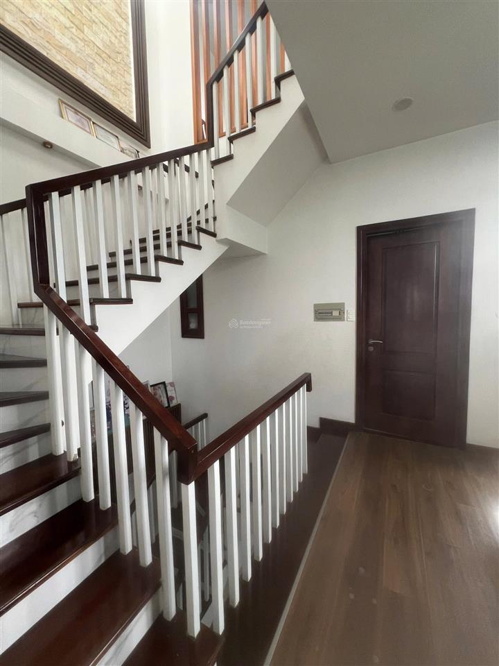 Chính chủ gửi bán  nhà 4 tầng mặt tiền đường số, sát phạm văn đồng, linh đông thủ đức. 143m2